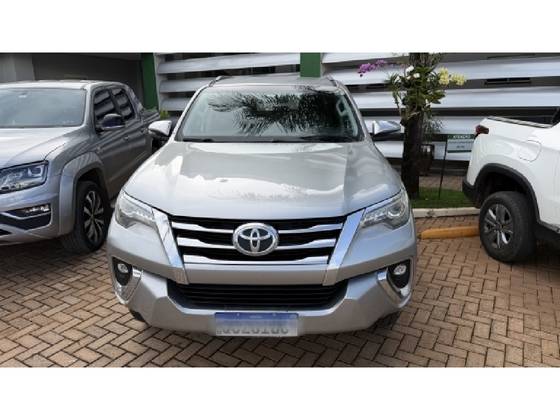 TOYOTA HILUX SW4 2.8 SR 4X4 16V TURBO INTERCOOLER DIESEL 4P AUTOMÁTICO